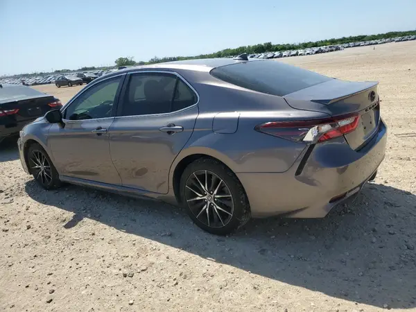 4T1G11AK2NU661493 2022 TOYOTA CAMRY - Image 2