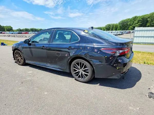 4T1G11AK2NU662160 2022 TOYOTA CAMRY - Image 2