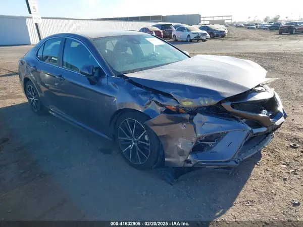 4T1G11AK2NU662823 2022 TOYOTA CAMRY - Image 1