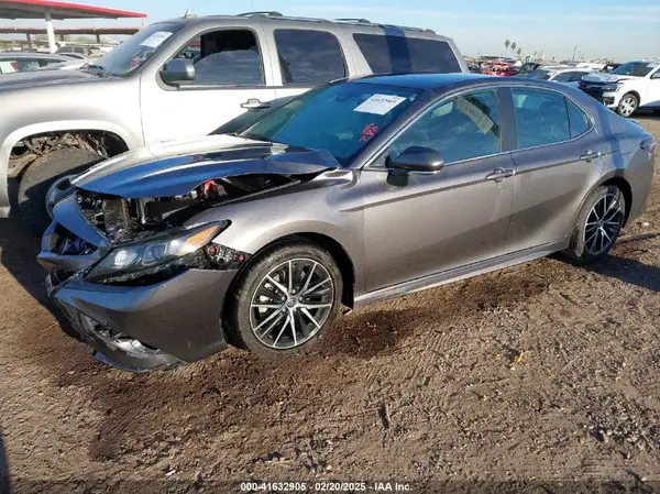 4T1G11AK2NU662823 2022 TOYOTA CAMRY - Image 2