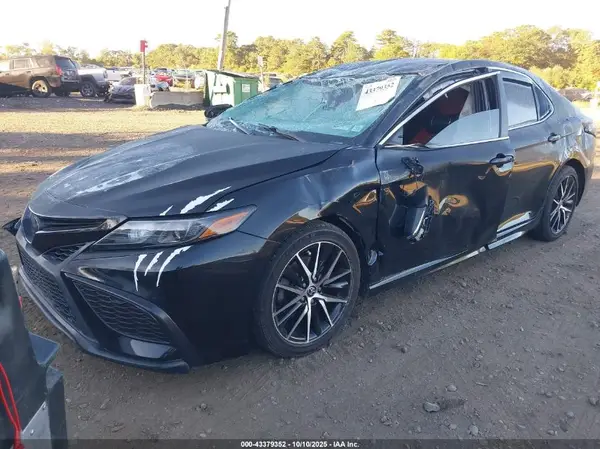 4T1G11AK2NU663339 2022 TOYOTA CAMRY - Image 2