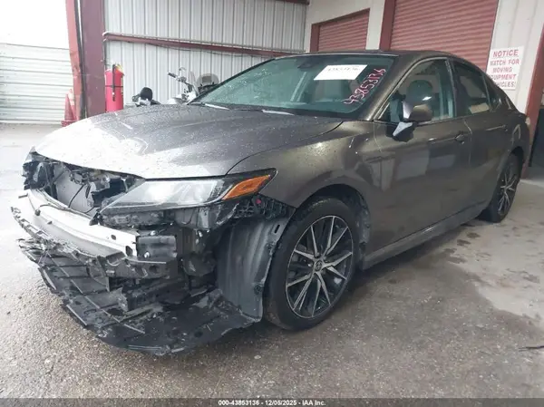 4T1G11AK2NU664653 2022 TOYOTA CAMRY - Image 2
