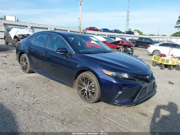 4T1G11AK2NU665382 2022 TOYOTA CAMRY - Image 1