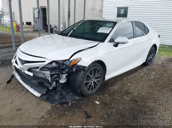 4T1G11AK2NU665446 2022 TOYOTA CAMRY - Image 2