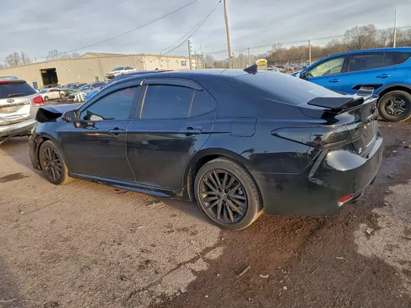 4T1G11AK2NU666144 2022 TOYOTA CAMRY - Image 2