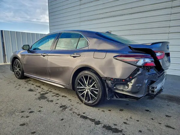 4T1G11AK2NU666810 2022 TOYOTA CAMRY - Image 2