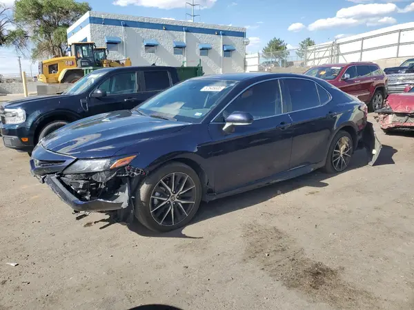 4T1G11AK2NU667357 2022 TOYOTA CAMRY - Image 1