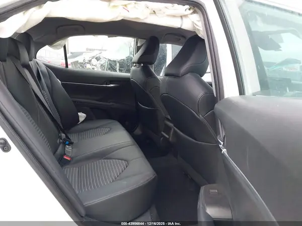 4T1G11AK2NU668735 2022 TOYOTA CAMRY - Image 8
