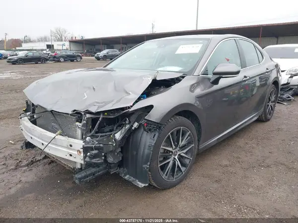 4T1G11AK2NU670162 2022 TOYOTA CAMRY - Image 2