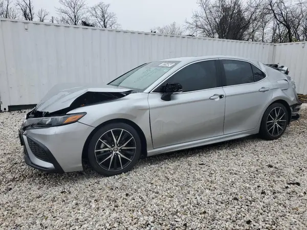 4T1G11AK2NU670551 2022 TOYOTA CAMRY - Image 1