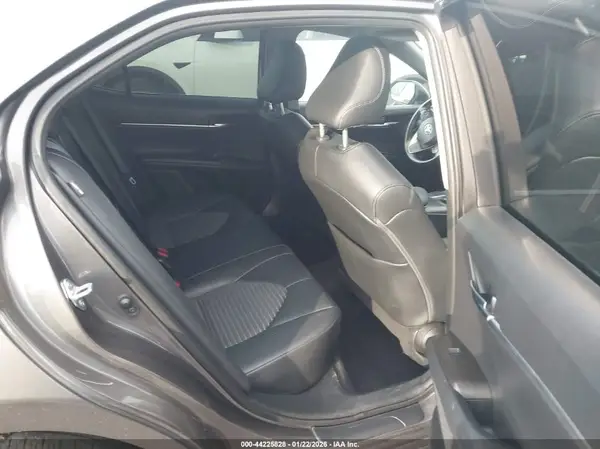 4T1G11AK2NU673806 2022 TOYOTA CAMRY - Image 8