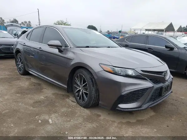4T1G11AK2NU674888 2022 TOYOTA CAMRY - Image 1