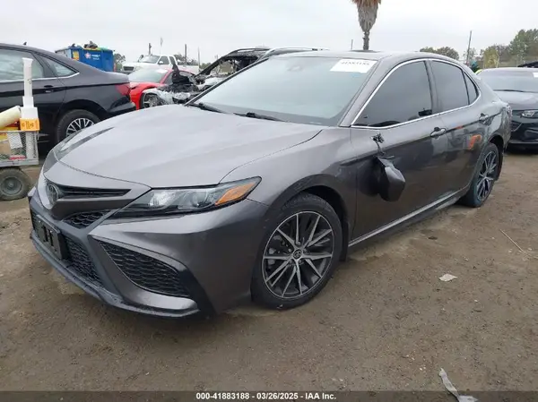 4T1G11AK2NU674888 2022 TOYOTA CAMRY - Image 2