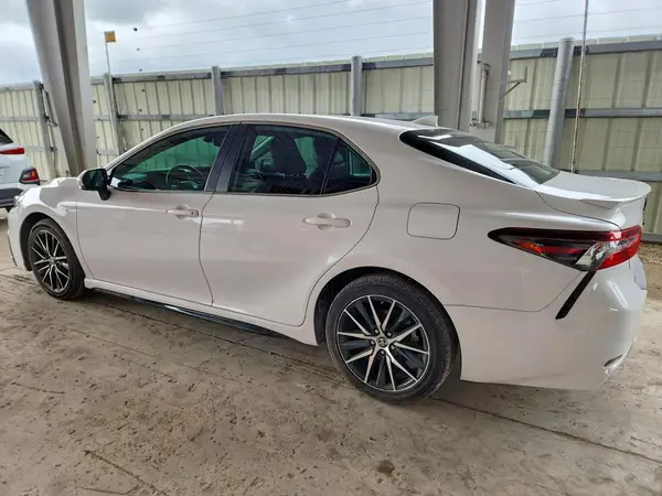 4T1G11AK2NU675216 2022 TOYOTA CAMRY - Image 2