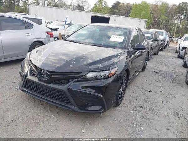 4T1G11AK2NU677550 2022 TOYOTA CAMRY - Image 2