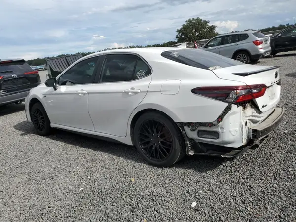 4T1G11AK2NU677595 2022 TOYOTA CAMRY - Image 2