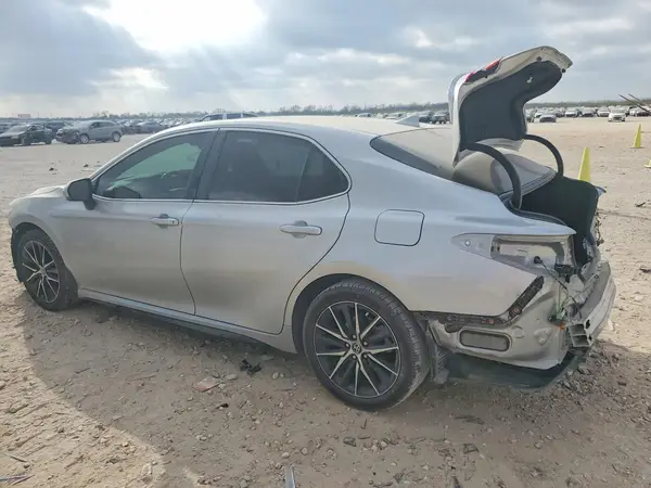 4T1G11AK2NU680223 2022 TOYOTA CAMRY - Image 2