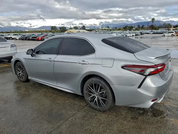 4T1G11AK2NU680576 2022 TOYOTA CAMRY - Image 2