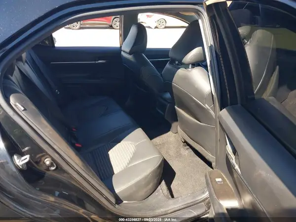 4T1G11AK2NU681050 2022 TOYOTA CAMRY - Image 8