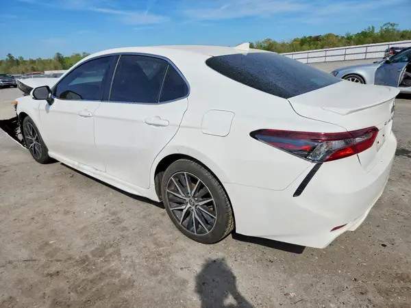 4T1G11AK2NU683252 2022 TOYOTA CAMRY - Image 2