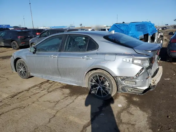 4T1G11AK2NU685583 2022 TOYOTA CAMRY - Image 2