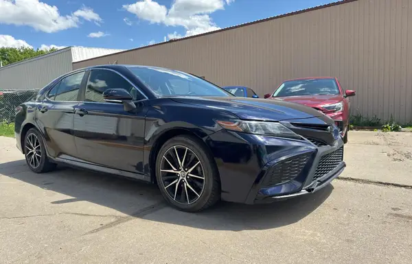 4T1G11AK2NU689729 2022 TOYOTA CAMRY - Image 1