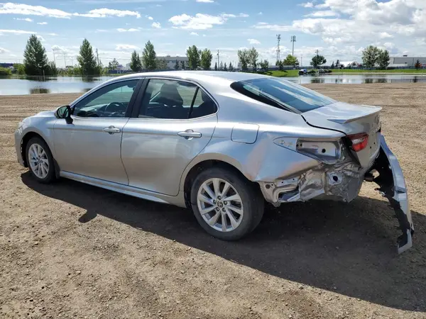4T1G11AK2NU691450 2022 TOYOTA CAMRY - Image 2