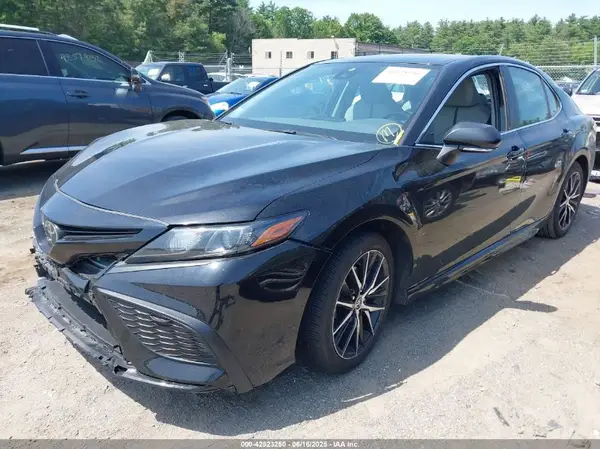 4T1G11AK2NU691481 2022 TOYOTA CAMRY - Image 2