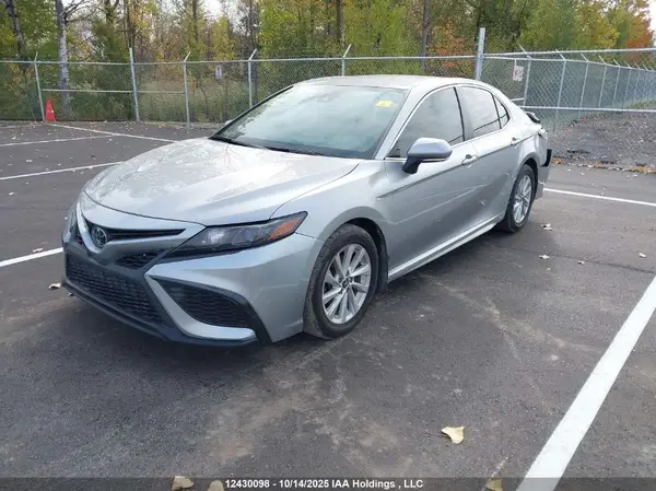 4T1G11AK2NU693179 2022 TOYOTA CAMRY - Image 2