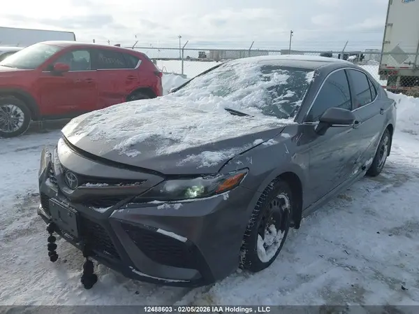 4T1G11AK2NU693831 2022 TOYOTA CAMRY - Image 2