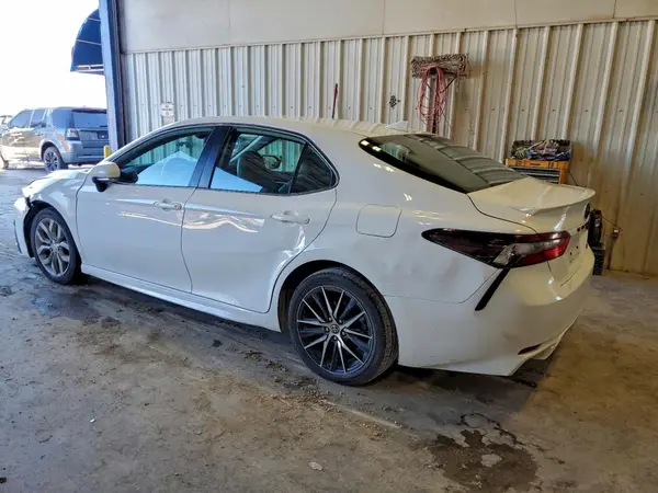 4T1G11AK2NU693960 2022 TOYOTA CAMRY - Image 2