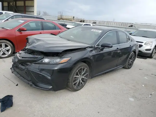 4T1G11AK2NU695689 2022 TOYOTA CAMRY - Image 1