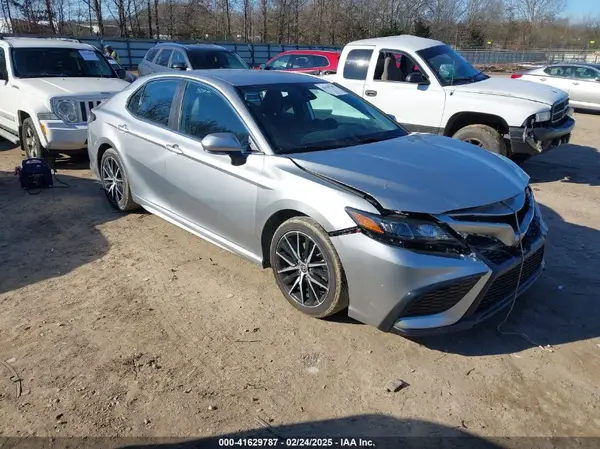 4T1G11AK2NU700342 2022 TOYOTA CAMRY - Image 1