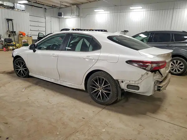 4T1G11AK2NU700650 2022 TOYOTA CAMRY - Image 2