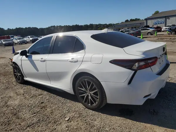 4T1G11AK2NU701605 2022 TOYOTA CAMRY - Image 2