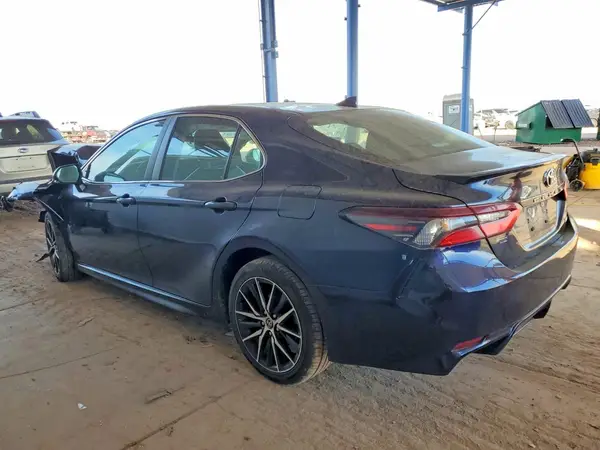 4T1G11AK2NU703595 2022 TOYOTA CAMRY - Image 2