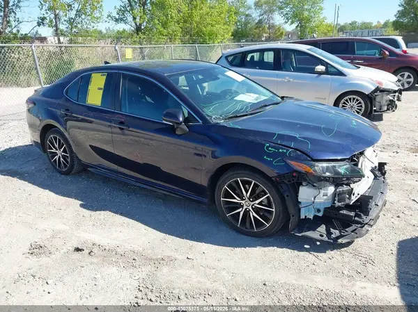 4T1G11AK2NU710174 2022 TOYOTA CAMRY - Image 1