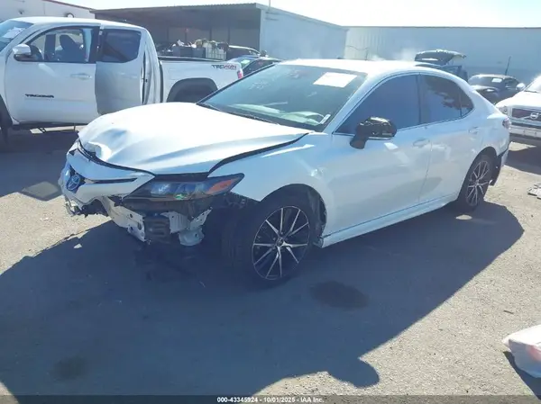 4T1G11AK2NU711521 2022 TOYOTA CAMRY - Image 2