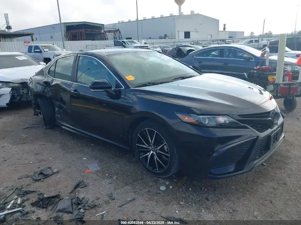 4T1G11AK2NU711650 2022 TOYOTA CAMRY - Image 1