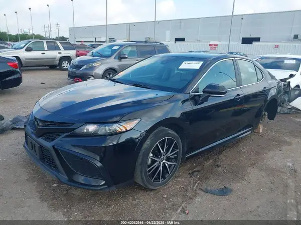 4T1G11AK2NU711650 2022 TOYOTA CAMRY - Image 2