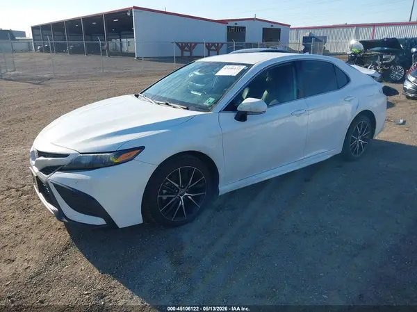 4T1G11AK2NU712877 2022 TOYOTA CAMRY - Image 2