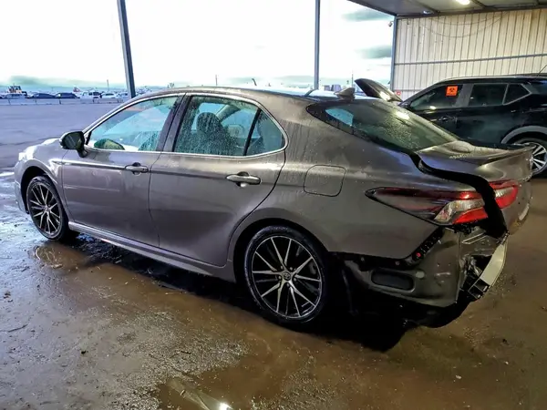 4T1G11AK2NU716721 2022 TOYOTA CAMRY - Image 2