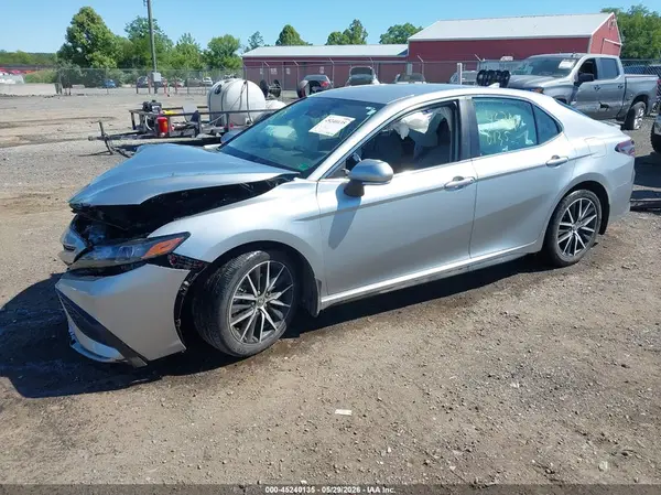 4T1G11AK2RU190256 2024 TOYOTA CAMRY - Image 2
