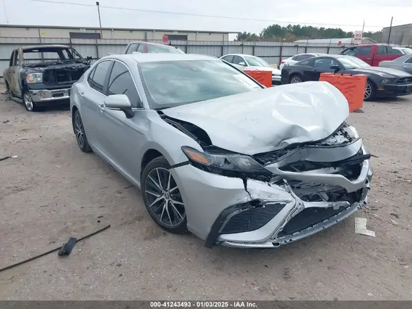 4T1G11AK2RU195683 2024 TOYOTA CAMRY - Image 1