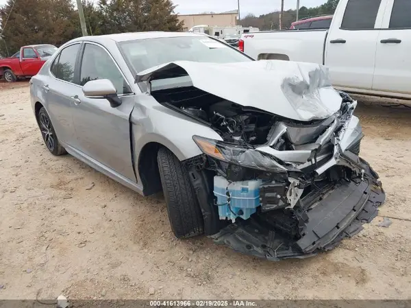4T1G11AK2RU211798 2024 TOYOTA CAMRY - Image 1