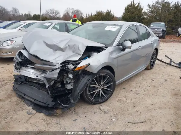 4T1G11AK2RU211798 2024 TOYOTA CAMRY - Image 2