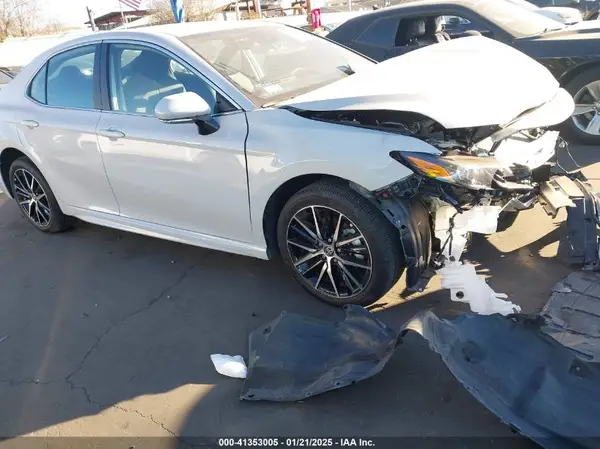 4T1G11AK2RU229315 2024 TOYOTA CAMRY - Image 1