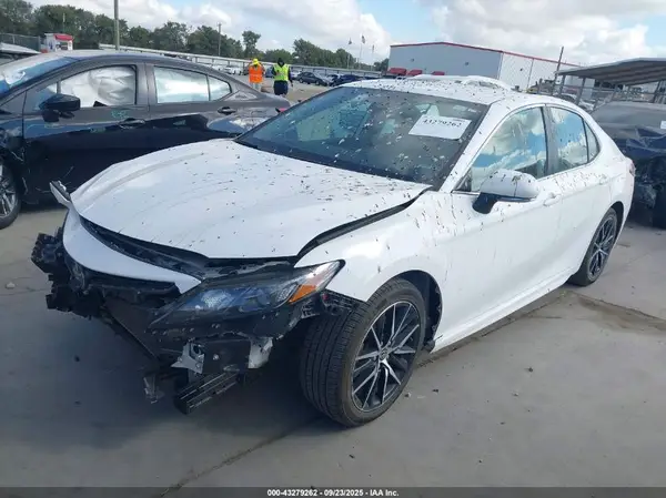 4T1G11AK2RU240945 2024 TOYOTA CAMRY - Image 2