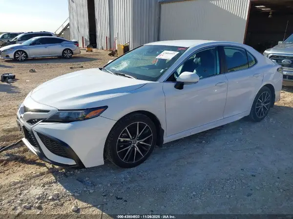 4T1G11AK2RU864793 2024 TOYOTA CAMRY - Image 2