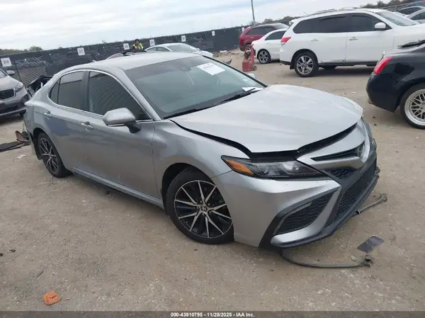 4T1G11AK2RU876085 2024 TOYOTA CAMRY - Image 1
